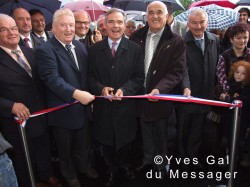 Coupure du ruban lors de l'inauguration de la boulangerie le 25 septembre 2010.