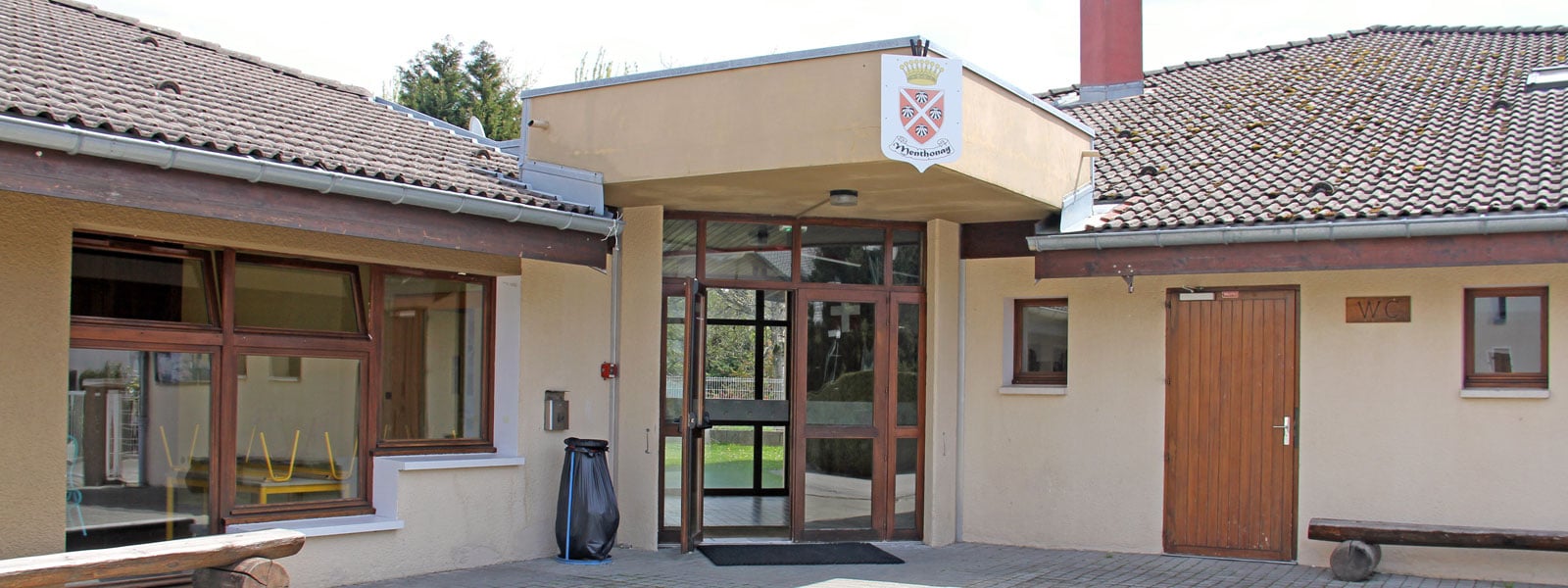 Entrée de la salle polyvalente