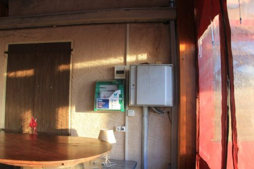 Défibrillateur dans la terrasse de l'Auberge des Bornes